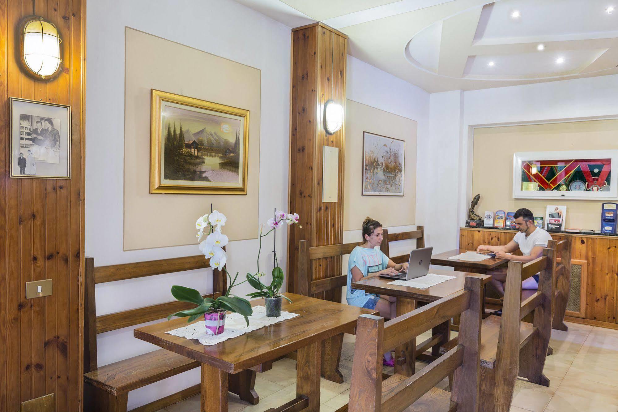 Hotel Darsena Passignano sul Trasimeno Dış mekan fotoğraf